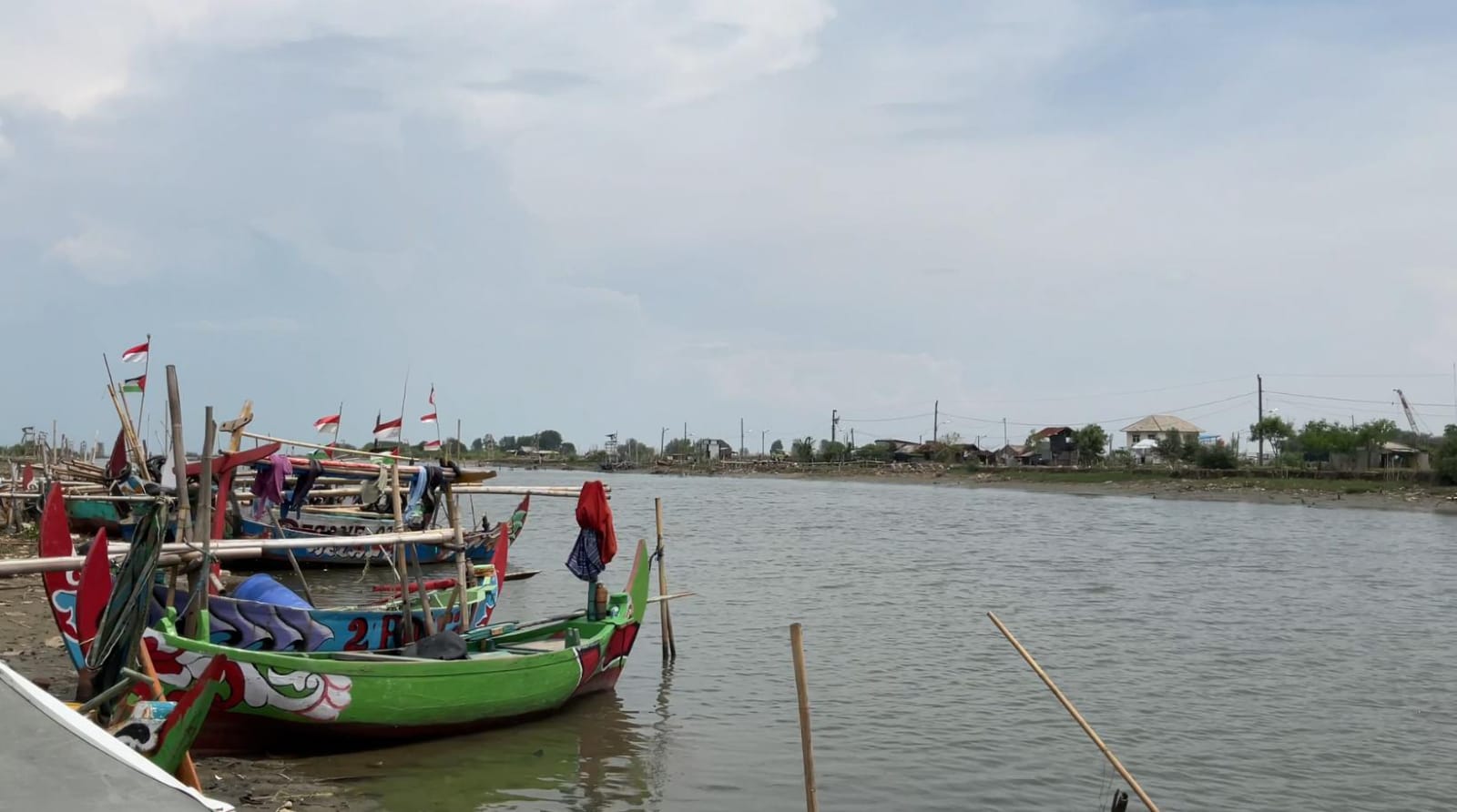 perahu nelayan daerah tanjung mas (foto:lpmmissi/nuha)