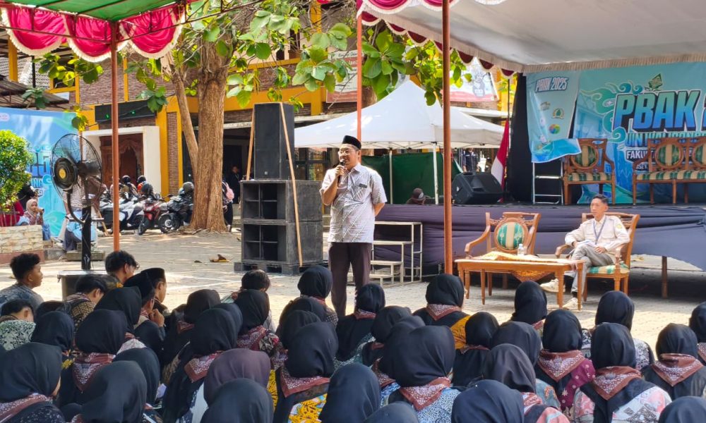 Kepala Jurusan MHU, Abdul Rozaq ketika sesi penyampaian materi, doc: lpmmissi.com/ Danish