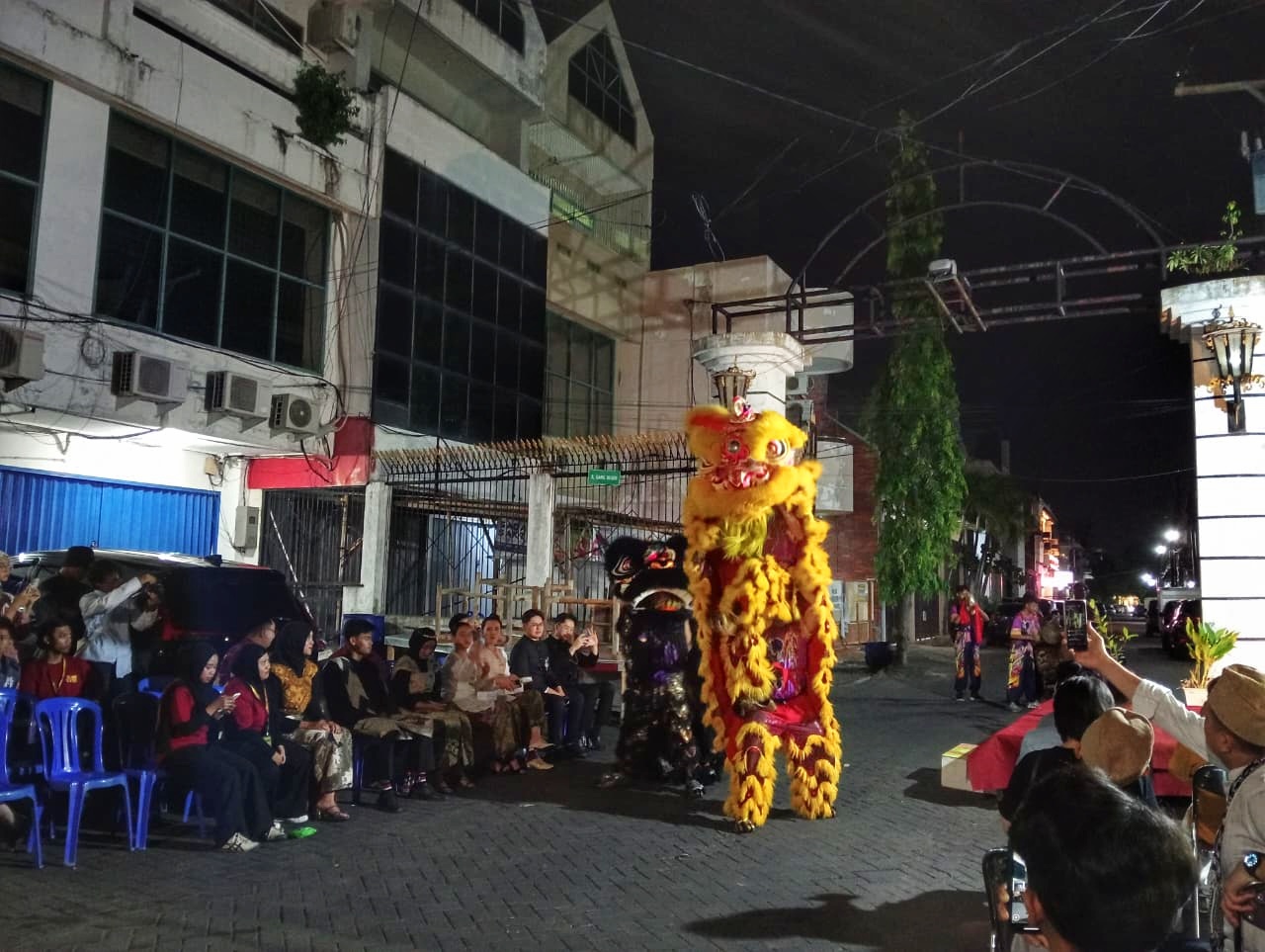 Barongsai pada akhir pembukaan ARCHMOSFEST #6, doc: lpmmissi.com/ Ainiyah
