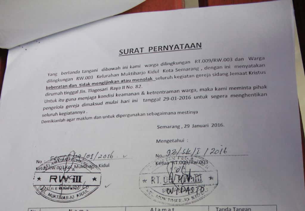 Surat pernyataan warga lingkungan RW 3 Kelurahan Muktiharjo Kidul Kota Semarang, yang menyatakan keberatan dan menolak seluruh kegiatan di GSJK Tlogosari. Surat pernyataan warga lingkungan RW 3 Kelurahan Muktiharjo Kidul Kota Semarang, yang menyatakan keberatan dan menolak seluruh kegiatan di GSJK Tlogosari.
