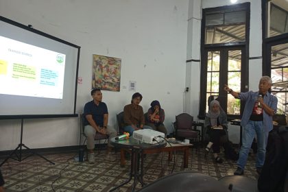 AJI Semarang Gelar Diskusi Publik Bertemakan "Menguak Praktik Transisi Energi Palsu" (foto: lpmmissi.com/ Iklila)