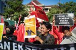 Jurnalis Serukan Demokrasi dan Sistem Kerja yang Tak Kunjung Berpihak pada Aksi Mayday (foto: lpmmissi.com/ Ayu Trianasari)