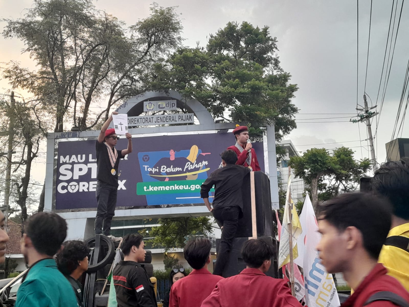 Di Bawah Langit Gubernuran, Saat Mahasiswa Semarang Menolak Diam untuk Rakyat (foto: lpmmissi.com/ Amel)