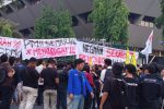 Aksi unjuk rasa ratusan kader PMII Semarang menggugat jalannya pemerintahan Prabowo-Gibran