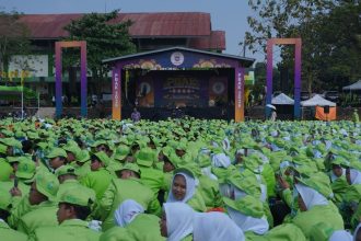 Sebanyak 4.623 mahasiswa baru UIN Walisongo Semarang dari sembilan fakultas resmi mengikuti pembukaan Pengenalan Budaya Akademik dan Kemahasiswaan (PBAK) 2026 di lapangan utama UIN Walisongo Semarang. (Foto: LPMMISSI.COM/Etsa)