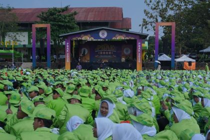Sebanyak 4.623 mahasiswa baru UIN Walisongo Semarang dari sembilan fakultas resmi mengikuti pembukaan Pengenalan Budaya Akademik dan Kemahasiswaan (PBAK) 2026 di lapangan utama UIN Walisongo Semarang. (Foto: LPMMISSI.COM/Etsa)