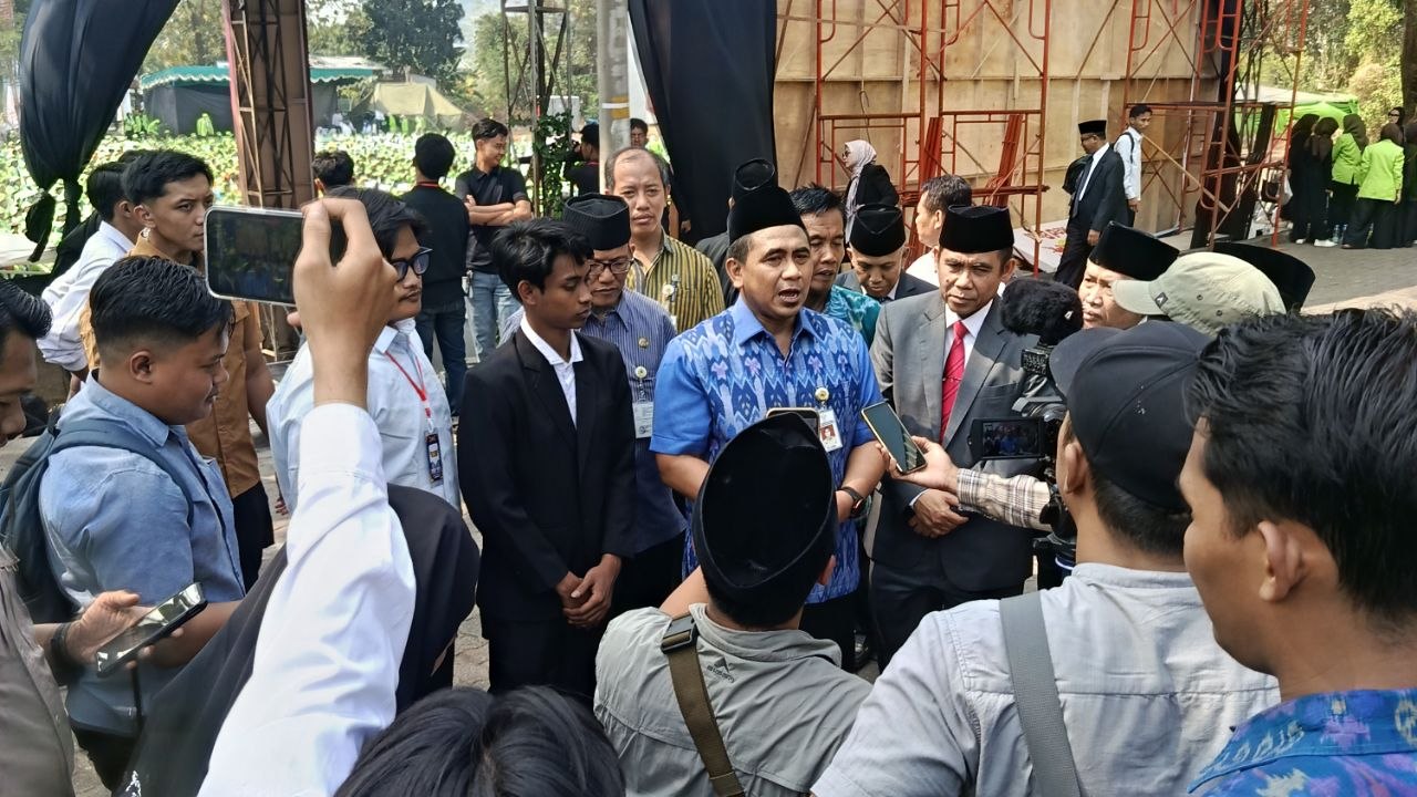 Wakil Gubernur Jawa Tengah Taj Yasin Maimoen (tengah) (Foto: LPMMISSI.COM/Alfin Nizar)