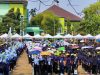 Suasana ribuan mahasiswa baru yang berbaris rapat di lapangan dalam kegiatan PBAK UIN Walisongo Semarang. (Foto: LPMMISSI.COM/Danish)