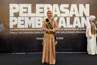 Rima Mar’atus Solekha Wisudawan Terbaik KPI FDK Periode-101 (foto: lpmmissi.com/ dok.pribadi)