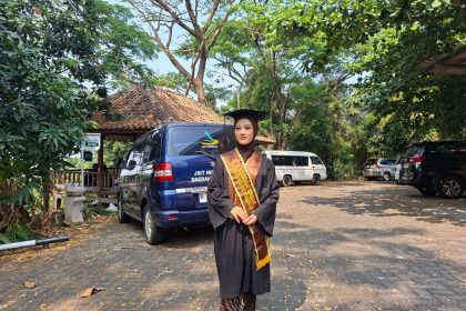 Nurina Zain wisudawan terbaik UIN Walisongo Semarang (foto: lpmmissi.com/ dok.pribadi)