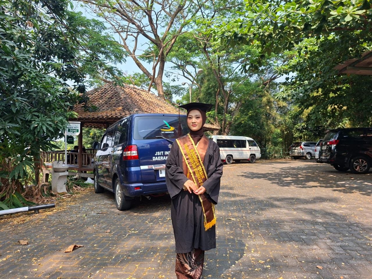 Nurina Zain wisudawan terbaik UIN Walisongo Semarang (foto: lpmmissi.com/ dok.pribadi)