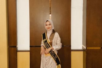Dhini Wahyu Ningtyas, wisudawan terbaik PMI UIN Walisongo Semarang (foto: lpmmissi.com/ dok.pribadi)
