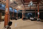 Perwakilan Mahasiswa Lintas Fakultas di Pendopo FEBI, Jumat (4/9). (foto: lpmmissi.com/ Etsa)