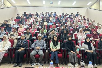 Mahasiswa mengikuti Seminar Ta'aruf LPM Missi yang membahas isu lingkungan bersama WALHI Jawa Tengah (26/09). (Foto: LPMMISSI.COM/doc. pribadi)